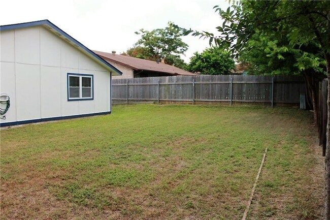 Building Photo - 6806 Lunar Dr