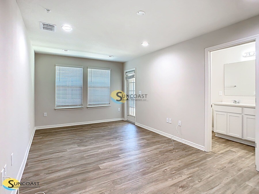 Building Photo - 3821 SW 43rd Ct