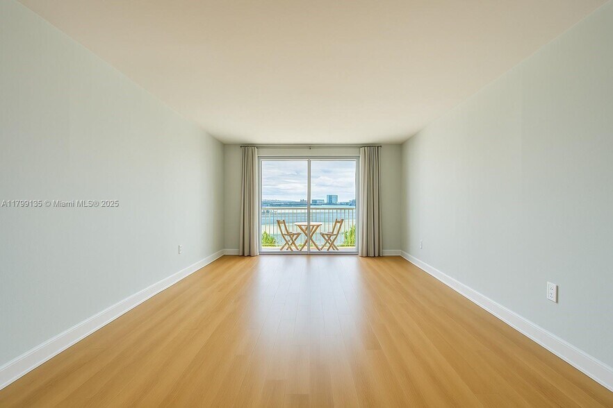 Building Photo - 2200 Bay Dr
