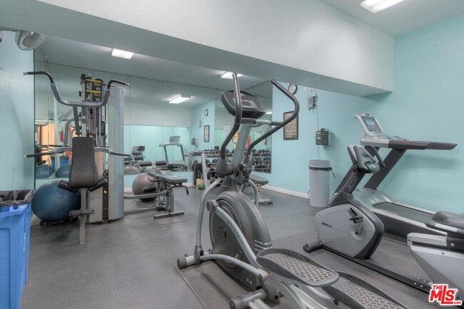 Building Photo - 5600 Kensington Wy