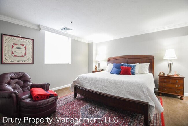 Building Photo - 350 S John Q Hammons Pkwy