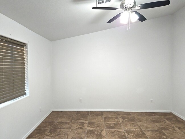 Building Photo - 3 bedroom/2 bath home for Rent