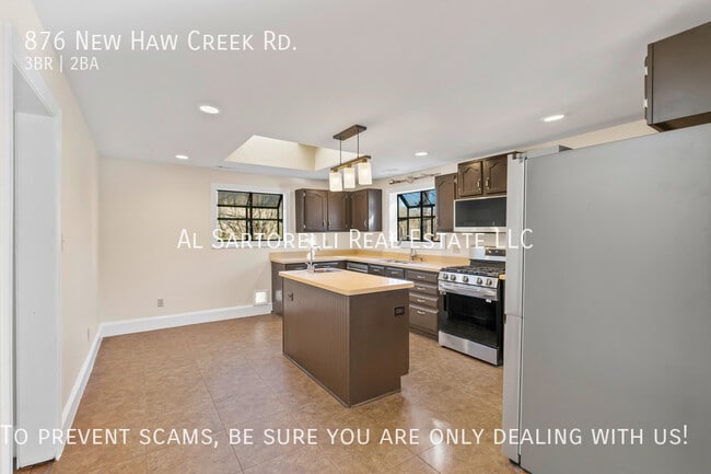 Building Photo - 876 New Haw Creek Rd