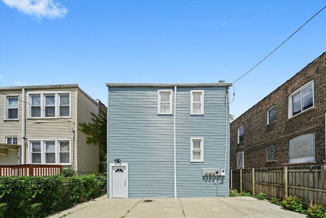 Building Photo - 5331 W Congress Pkwy