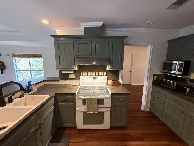 Building Photo - 9446 Highpoint Rd