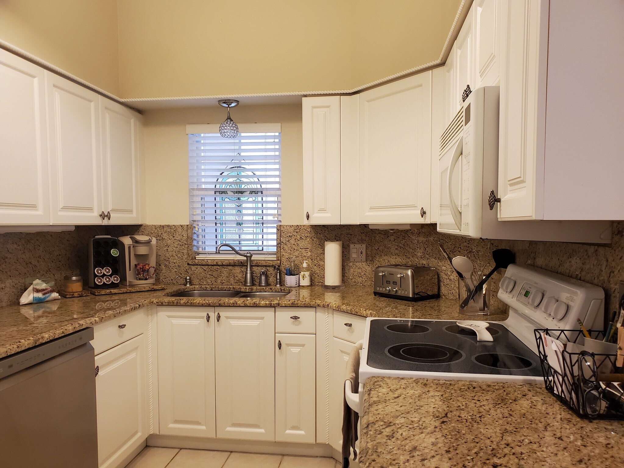 Building Photo - 4212 Central Sarasota Pky