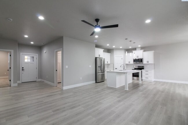 Building Photo - 3 Bedroom, 2 Bath Pasco Townhouse