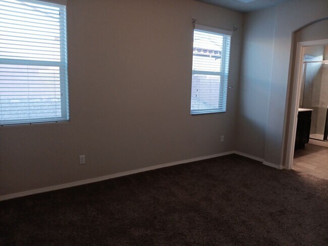 Building Photo - 4 Bedroom, 2 Bathroom! Lovely Home! Schedule a Showing!