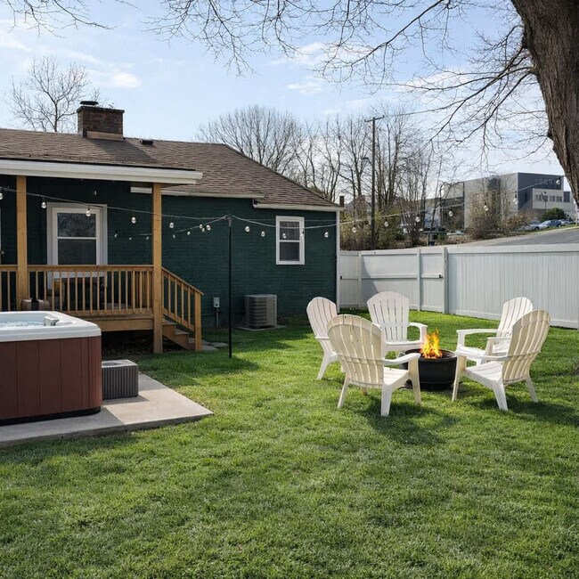 Building Photo - 145 Midway St