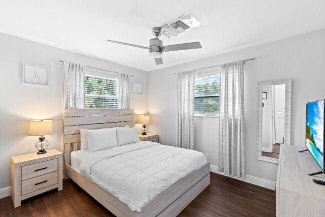 Building Photo - 1800 NE 28th Ave