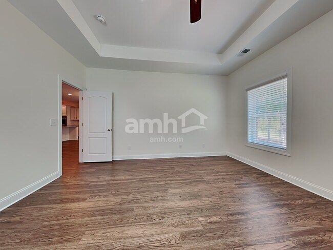 Building Photo - 111 Doral Blue Dr