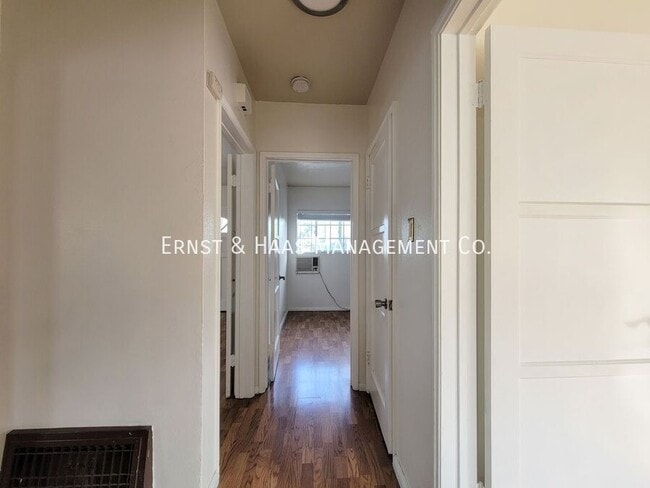 Building Photo - 806 E 120th St