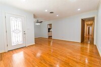 Building Photo - 10518 Hazelhurst Dr