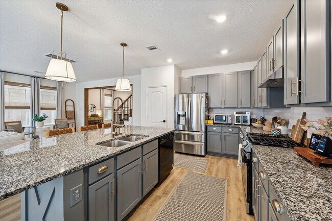 Building Photo - 25227 Sierra Mnr Ct