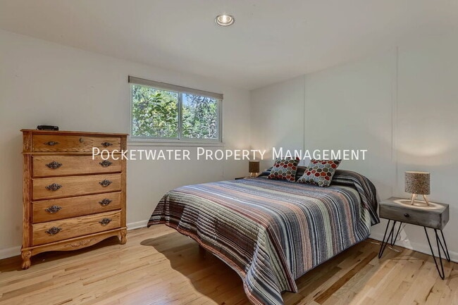 Building Photo - 6086 Simmons Dr