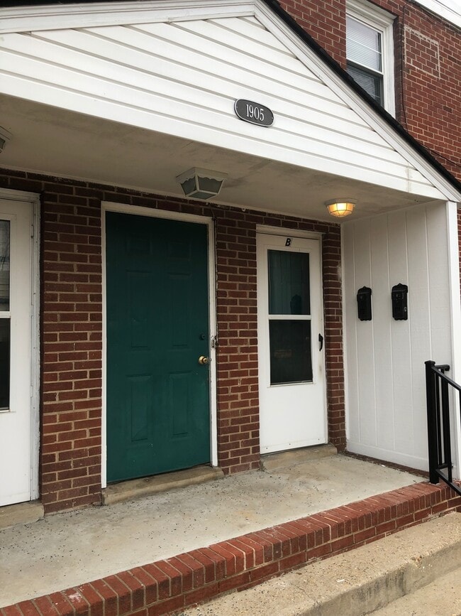 Building Photo - ONE MONTH FREE-Sign by 2/28/2026: Walk to Carytown & the Fan