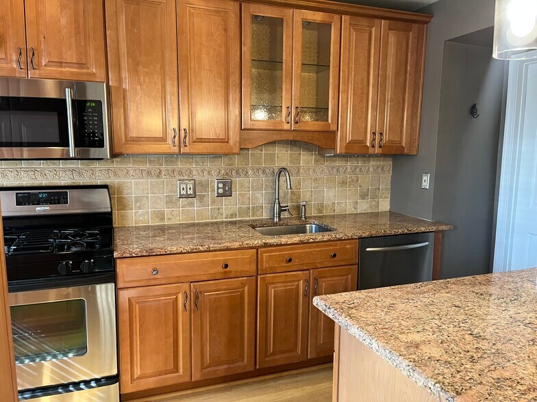 Building Photo - 19 Burnsway Ct