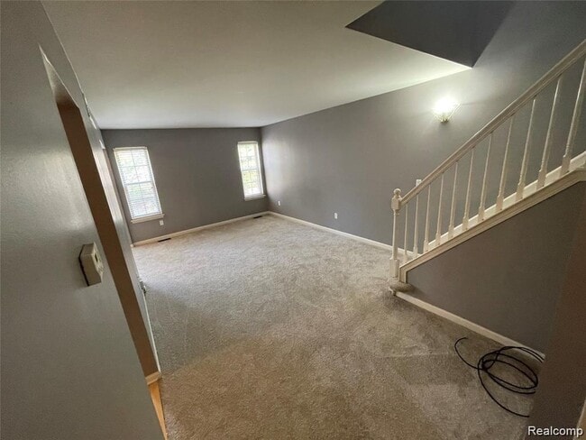 Building Photo - 8767 Hardwood Dr