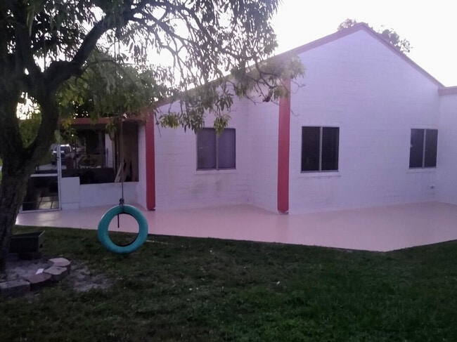 Building Photo - 9024 Carma Dr