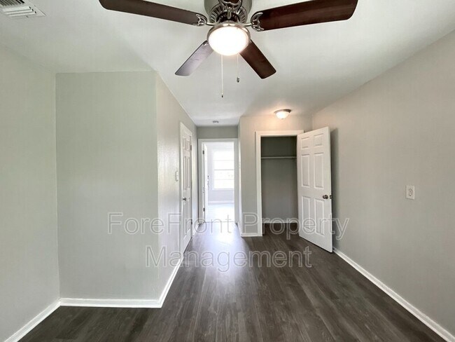 Building Photo - 1445 Delgado St