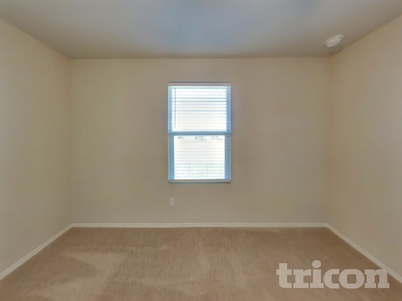 Building Photo - 5112 Saddle Clb Dr