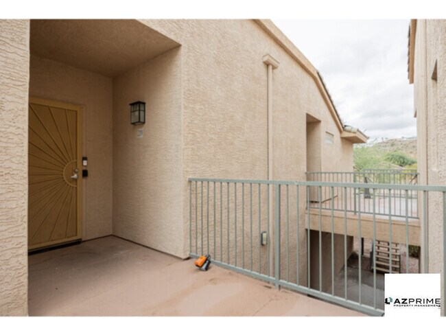 Building Photo - Discover your Dream Home in this Stunning 2/2 Phoenix Condo!
