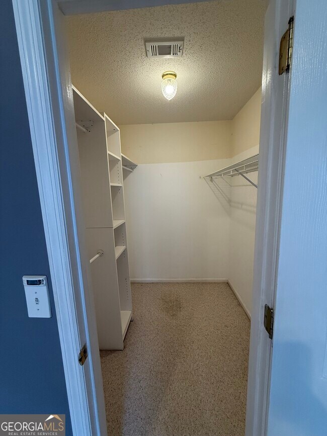 Building Photo - 109 Green Meadow Dr