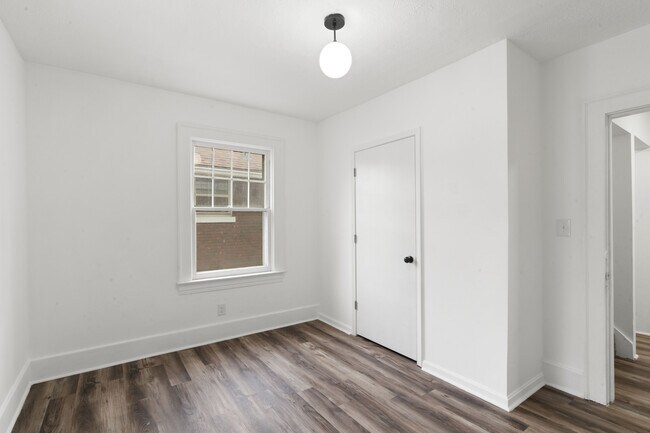 Building Photo - 2416 Sherry Rd