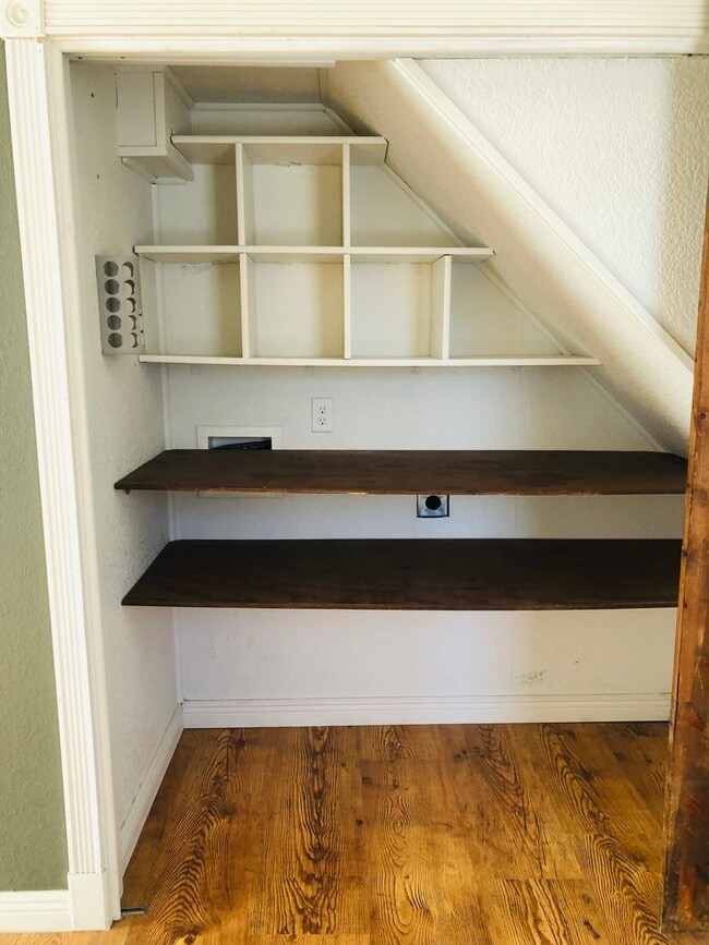 Building Photo - House- NW