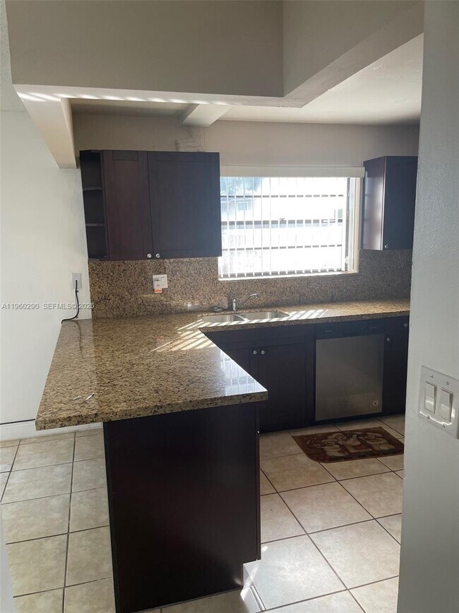 Building Photo - 2191 Bayberry Dr