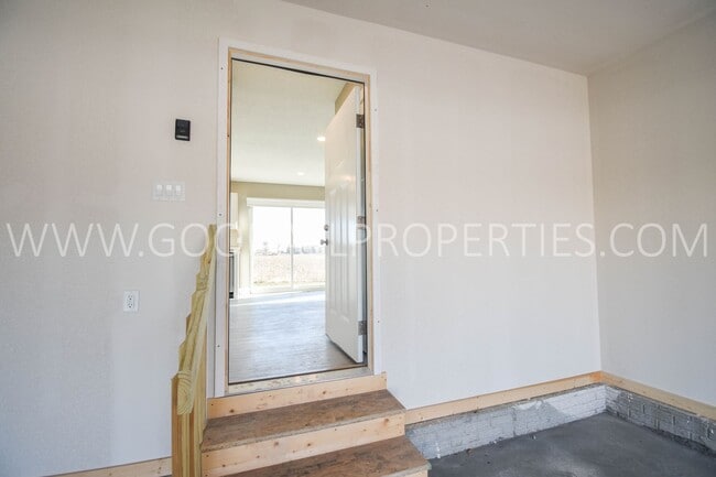 Building Photo - 4 Bedroom 2.5 Bathroom 2 story home in DeSoto!!!