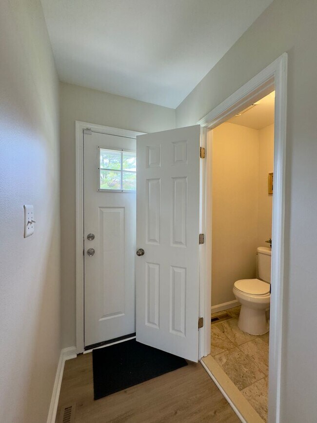 Building Photo - Charming 3 Bedroom/2 Full Bath/2 Half Bath Townhome in Parkville, MD!