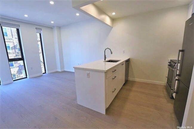 Building Photo - 41-26-41-44 44th St