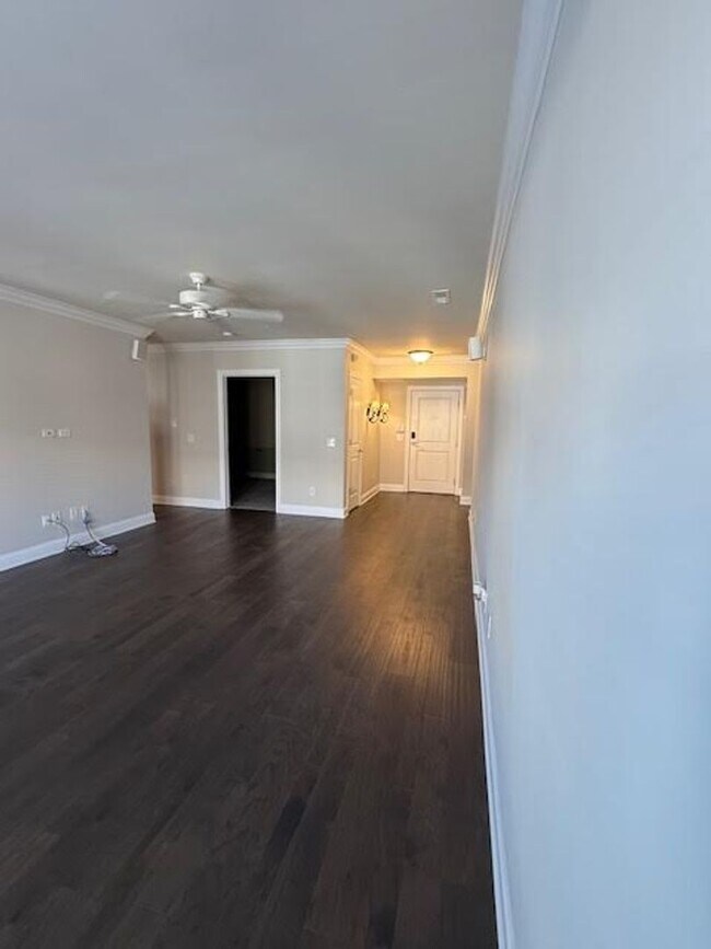 Building Photo - Experience the Heart of It All - at Mayfaire Townview!