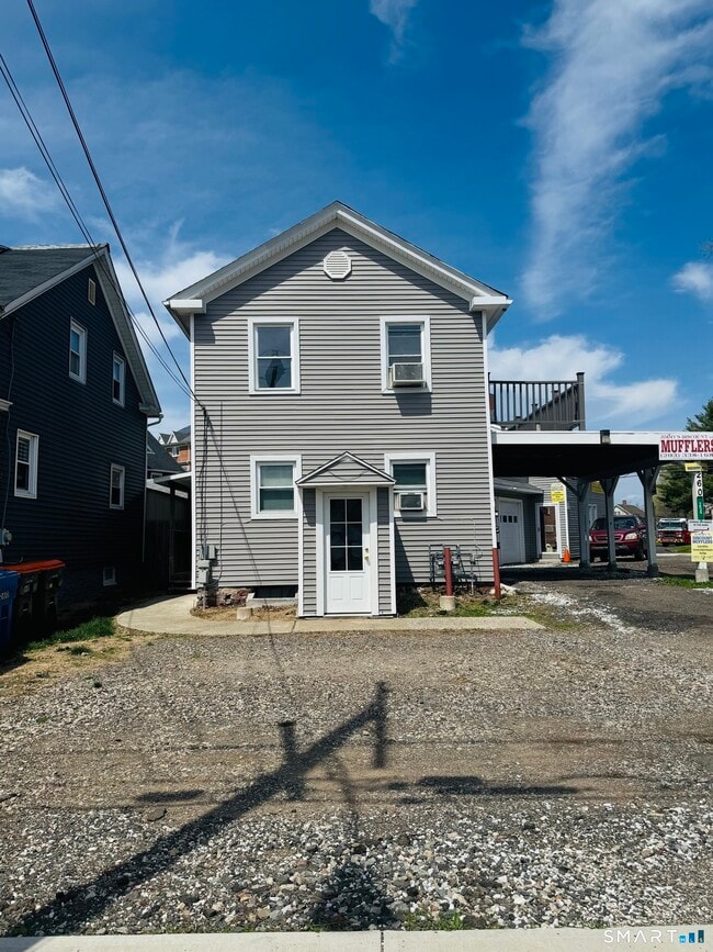 Building Photo - 260 Bunker Ave