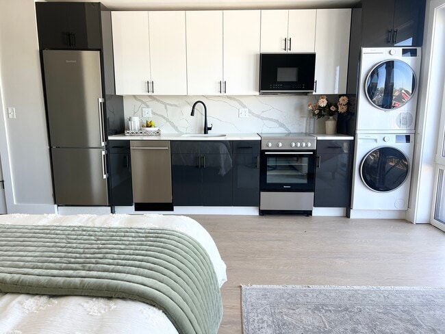 Building Photo - 872 Broadway