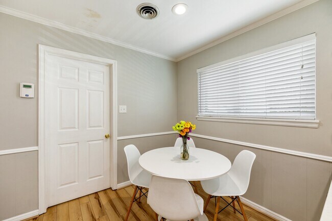 Building Photo - 4411 Deer Lodge Dr
