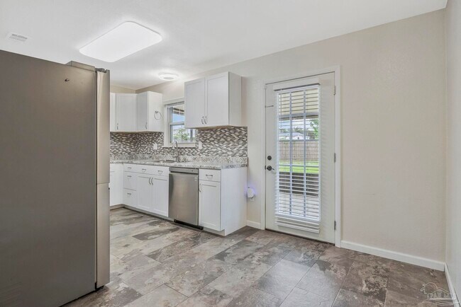 Building Photo - 2325 Merle Cir