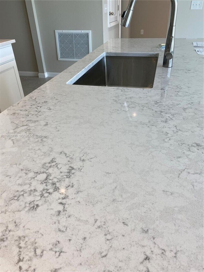 Building Photo - 308 Lake Smart Cir