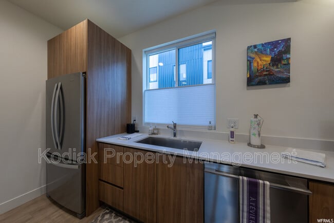 Building Photo - 1541 E Talo Ct