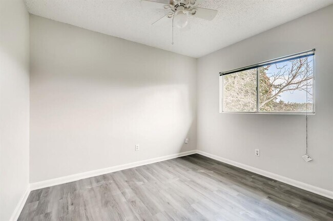 Building Photo - 711 Decker Prairie Dr