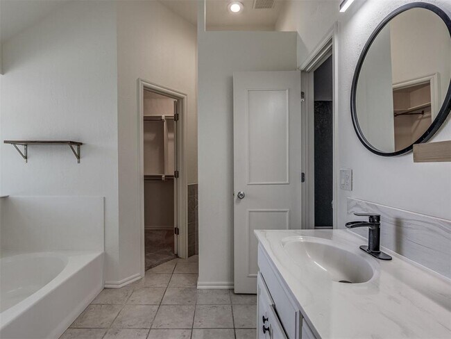 Building Photo - 3028 Weymouth Way