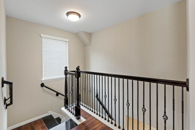 Building Photo - 208 Forest Peak Way