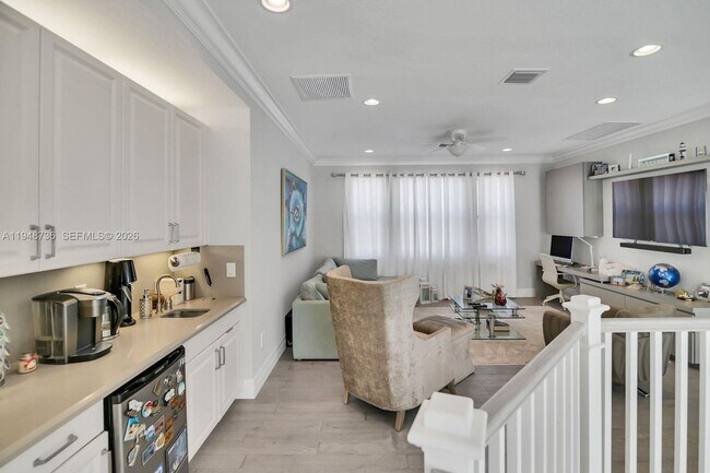 Building Photo - 9728 Bozzano Dr