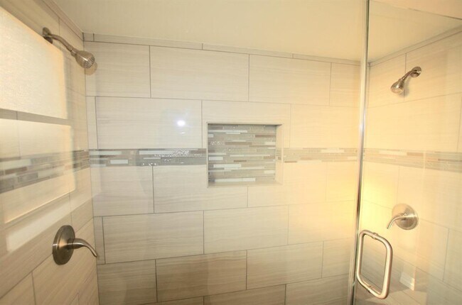 Building Photo - 3015 Quail Valley E Dr