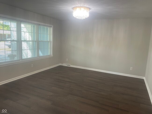 Building Photo - 1416 Miami Ct S