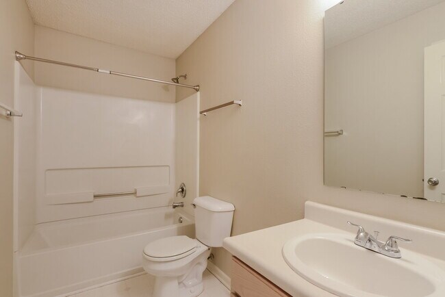 Building Photo - 15007 Redcliff Dr