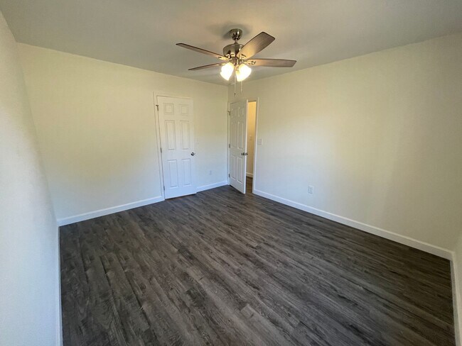 Building Photo - 4013 Eugene Dr