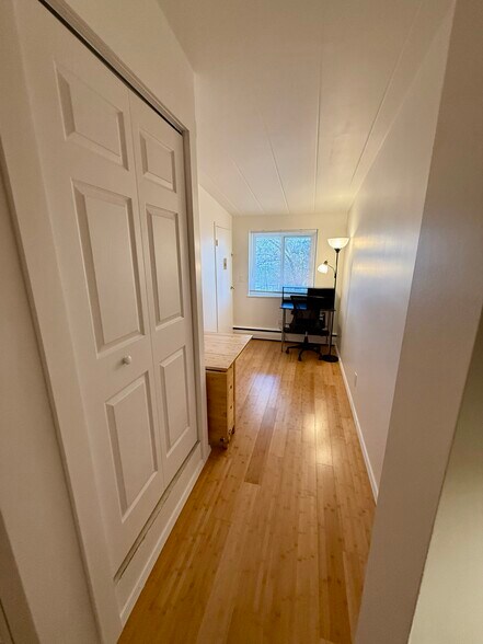 Building Photo - 1 Maplewood Rd