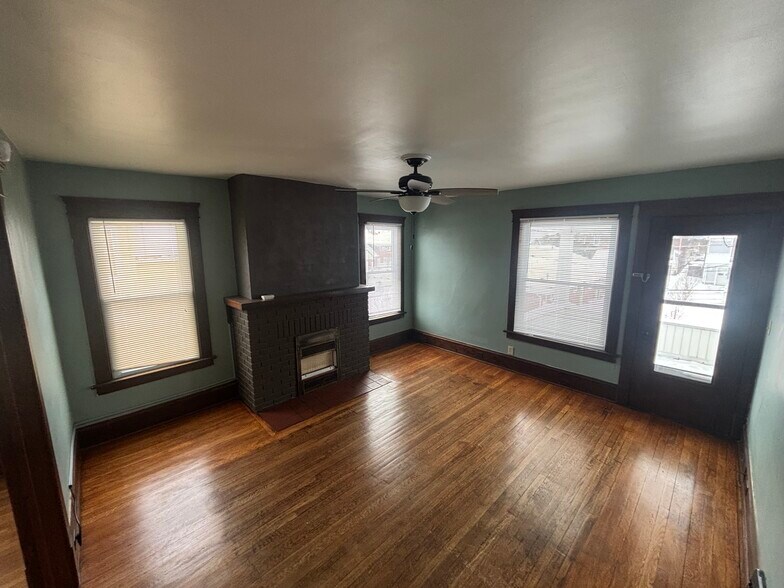 Building Photo - 430 Clinton Ct